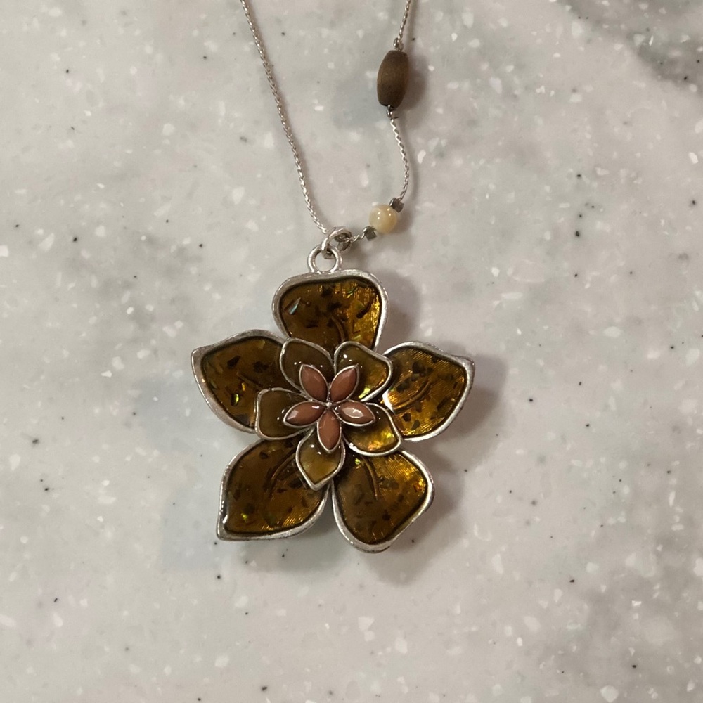 Vintage Liz Claiborne Flower Necklace - Picture 4 of 4